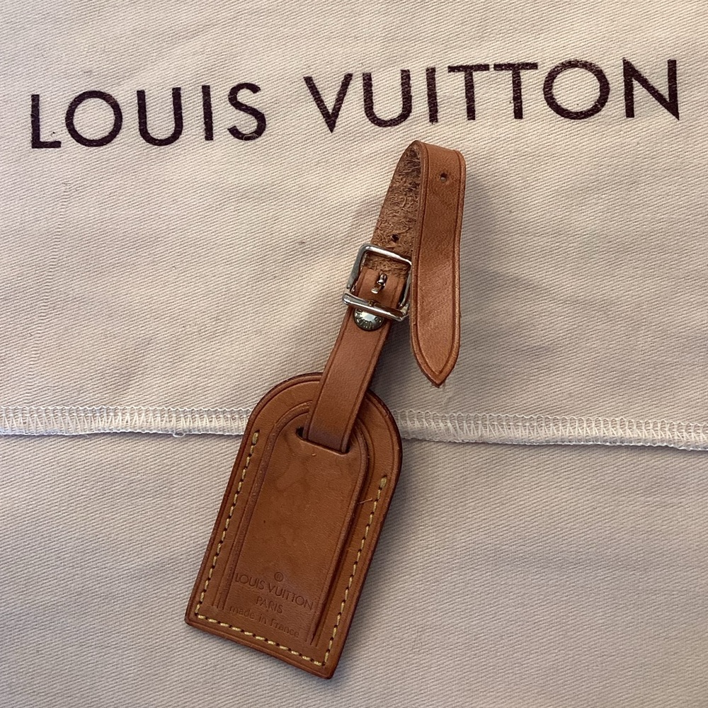 Authentic ❤️ LOUIS VUITTON small luggage tag / bag charm